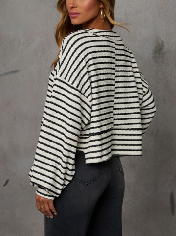 Sweter w kolorze kremowym