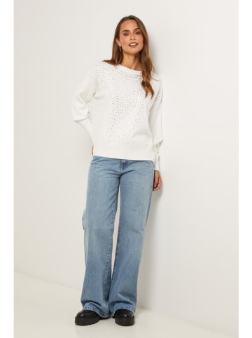 Sweter w kolorze białym