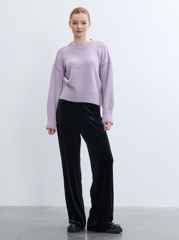 Sweter w kolorze lawendowym