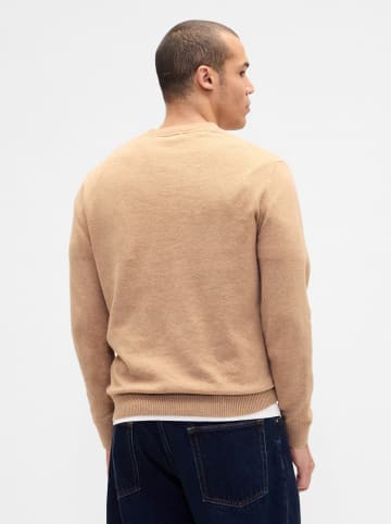 Sweter w kolorze beżowym