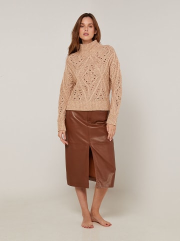 Sweter w kolorze beżowym