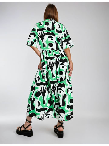 Kleid in Weiß/ Grün/ Schwarz