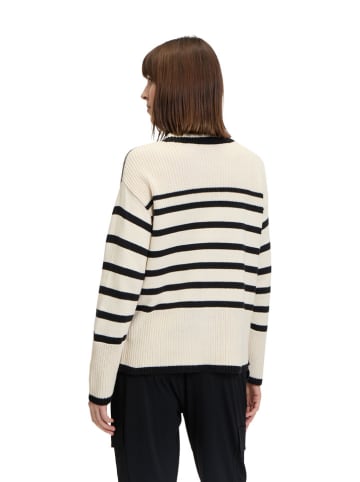 Pullover in Creme/ Schwarz