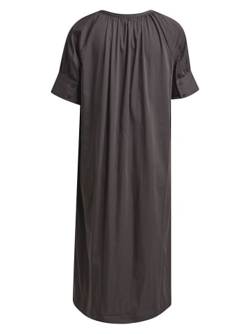 Kleid in Dunkelbraun