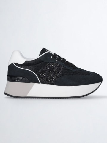 Sneakers in Schwarz/ Weiß