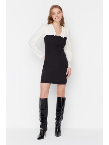 Kleid in Weiß/ Schwarz