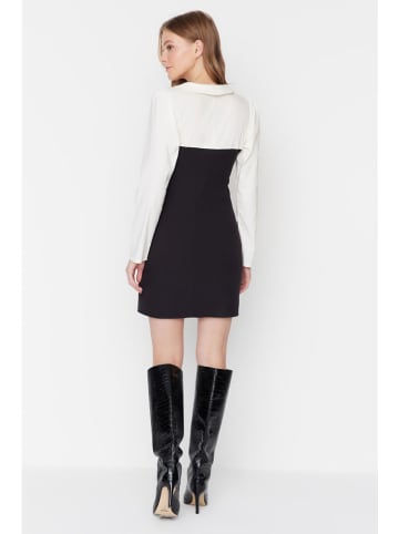 Kleid in Weiß/ Schwarz
