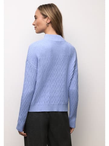 Sweter w kolorze błękitnym