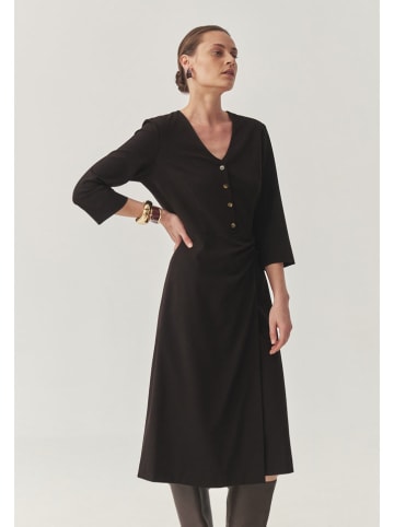 Kleid in Dunkelbraun