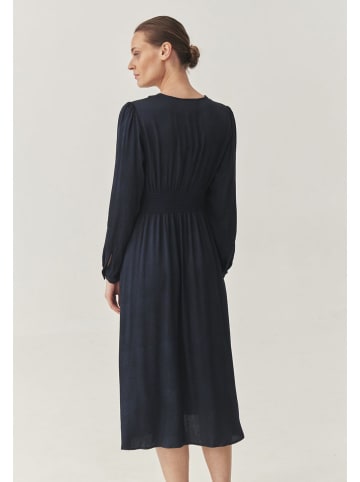 Kleid in Dunkelblau