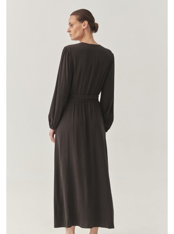 Kleid in Dunkelbraun