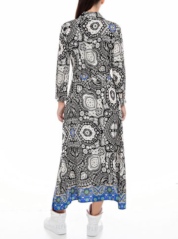 Kleid in Weiß/ Schwarz/ Blau