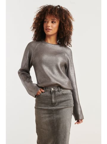 Sweter w kolorze srebrnym