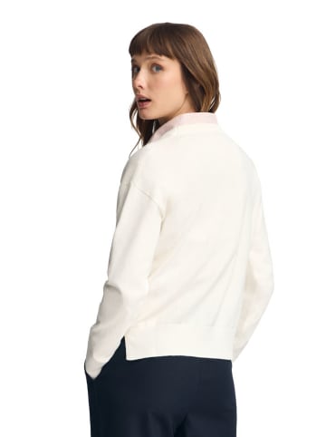 Sweter w kolorze kremowym