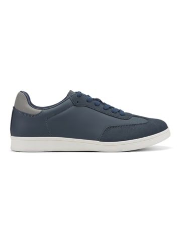 Sneakers in Dunkelblau