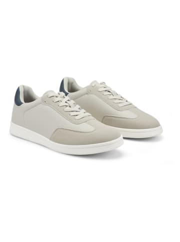 Sneakers in Taupe