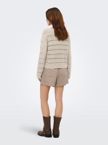 Sweter w kolorze beżowym