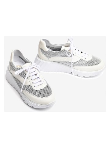 Skórzane sneakersy w kolorze białym