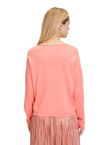 Sweter w kolorze łososiowym