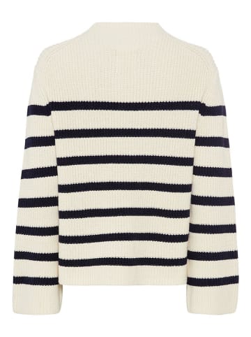Sweter w kolorze kremowym