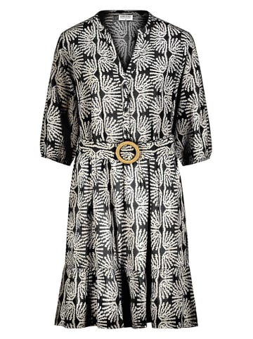 Kleid in Schwarz