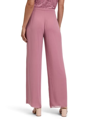 Hose in Rosa