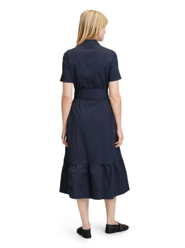 Kleid in Dunkelblau