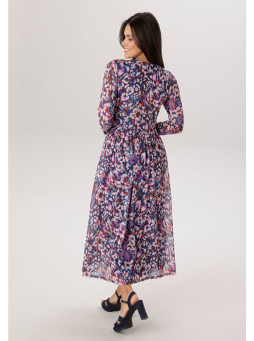 Kleid in Lila/ Dunkelblau