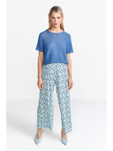 Sweter w kolorze niebieskim