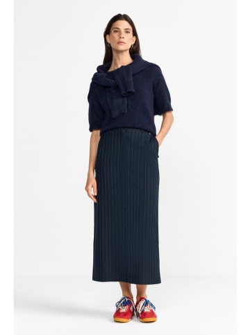 Sweter w kolorze granatowym