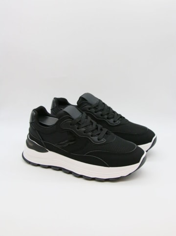 Sneakers in Schwarz
