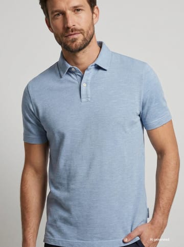 Poloshirt in Hellblau