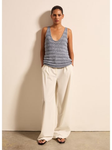 Top in Grau