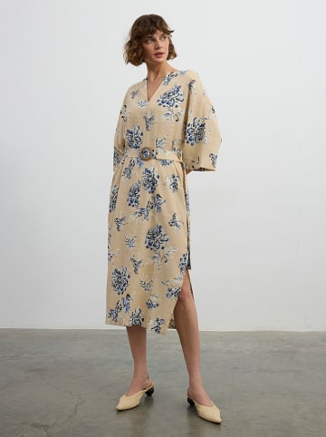 Kleid in Beige