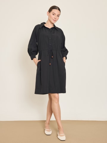 Kleid in Schwarz