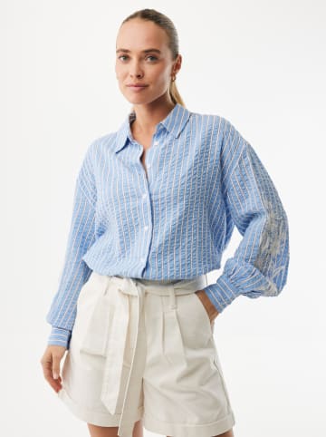 Bluse in Hellblau/ Weiß