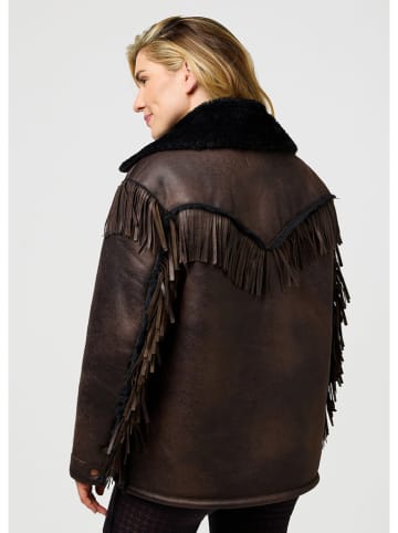 Tusssenjas bruin