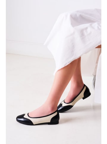 Leder-Ballerinas in Schwarz/ Creme