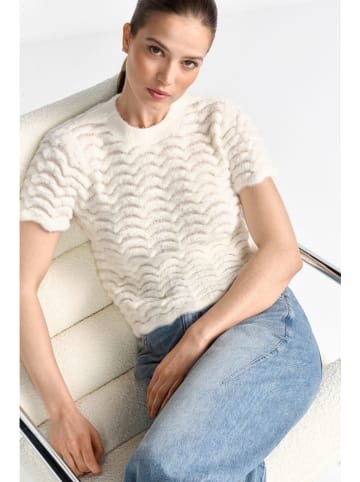 Sweter w kolorze kremowym