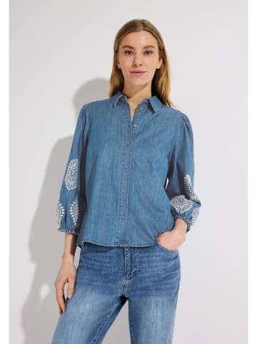 Bluzka w kolorze niebieskim