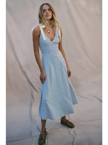Kleid in Blau/ Weiß