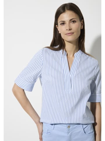 Bluse in Hellblau/ Weiß