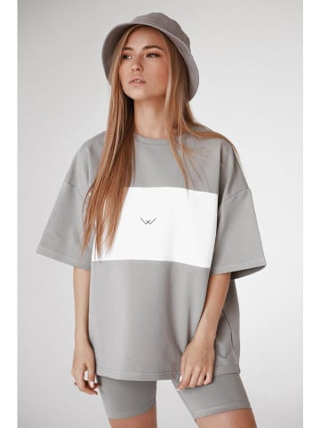 Shirt in Grau/ Weiß