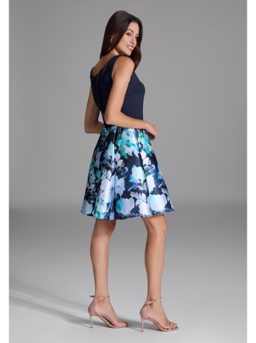 Kleid in Dunkelblau/ Bunt