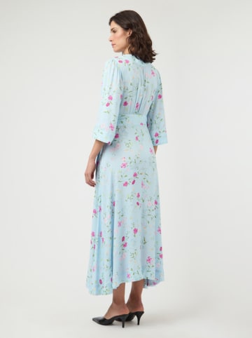 Kleid in Hellblau