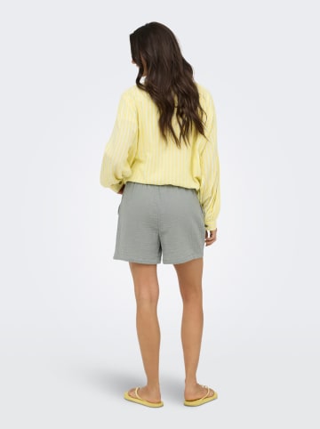 Shorts in Grau