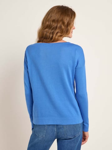 Sweter w kolorze niebieskim