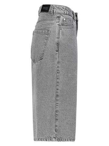 Jeans-Bermudas in Grau