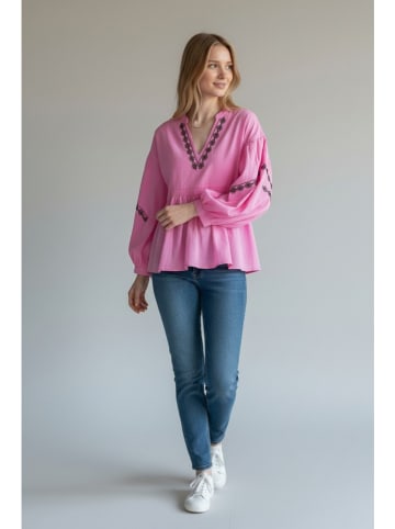 Bluzka w kolorze jasnoróżowym