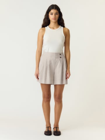 Shorts in Beige